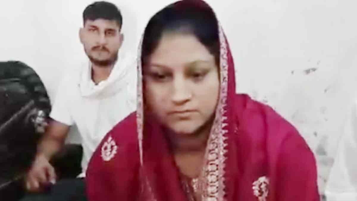 फर्जी दस्तावेज देख महिला ने की पति की शिकायत 