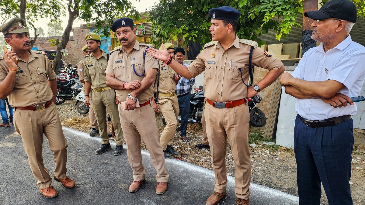 मोहर्रम पर संभल में पुलिस ने कसी कमर, एसपी बोले- ताजिए तय मार्ग से और 12 फीट तक ही होगी ऊंचाई
