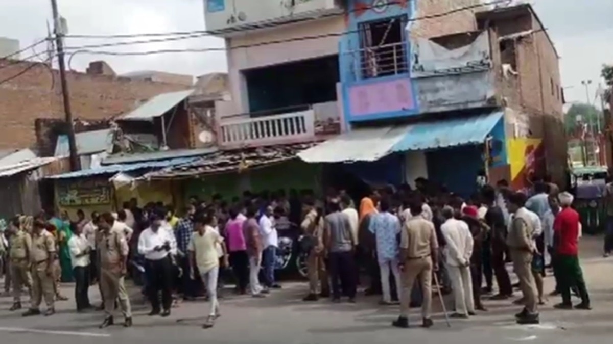  The bodies of mother, son and daughter -in -law found on bed in Pratapgarh
