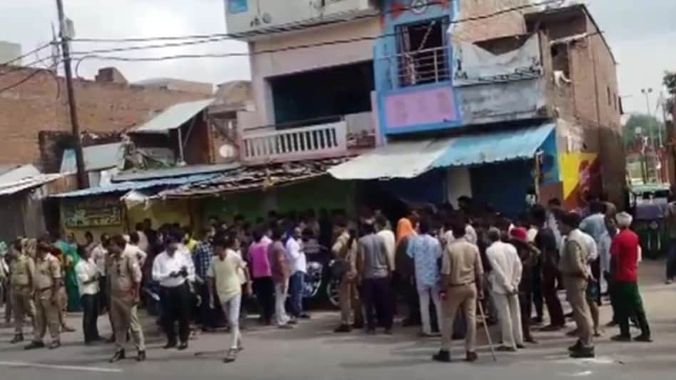 The bodies of mother, son and daughter -in -law found on bed in Pratapgarh The bodies of mother, son and daughter -in -law found on bed in Pratapgarh