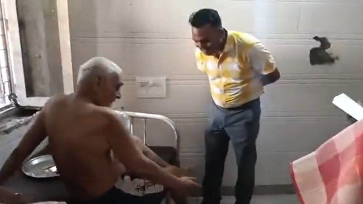 ओल्ड एज होम में जांच करने पहुंची टीम. (Screengrab)