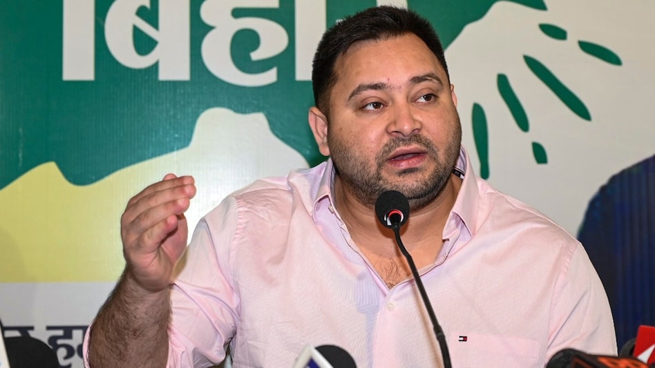 Tejashwi यादव ने बिहार में बांध विरोध प्रदर्शन को लेकर भाजपा पर हमला बोला 2 गरीबों के वोटिंग अधिकार पर हमला...', बिहार की वोटर लिस्ट में बदलाव पर तेजस्वी यादव ने उठाए सवाल - bihar election Tejashwi Yadav made serious allegations on the change in the voter