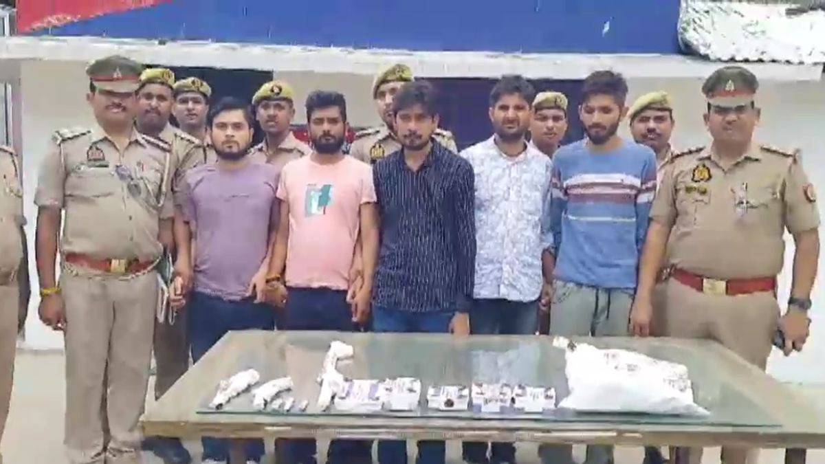 पुलिस की गिरफ्त में आरोपी. (Screengrab)