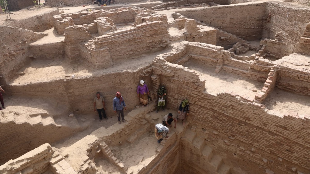 खुदाई में 2700 साल पुरानी सभ्यता उजागर.