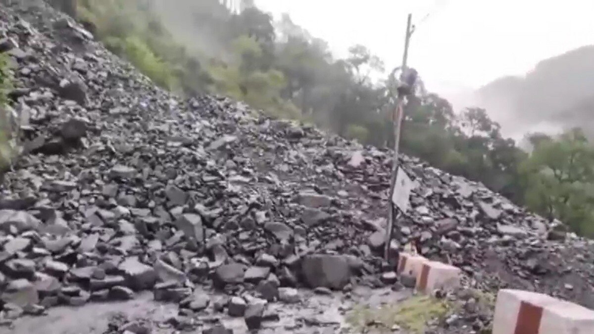 उत्तरकाशी के बड़कोट तहसील में बादल फटा, बचाव और राहत कार्य में जुटी SDRF और पुलिस की टीम