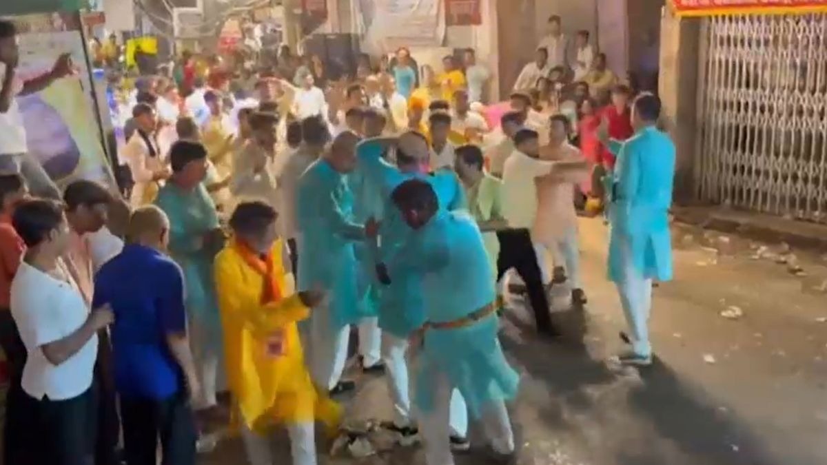 कानपुर में रथयात्रा के दौरान बवाल. (Video Grab)