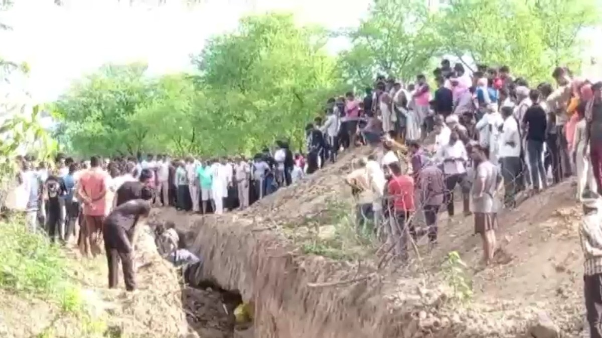 भरत में मिट्टी की ढाय गिरने से 4 की मौत