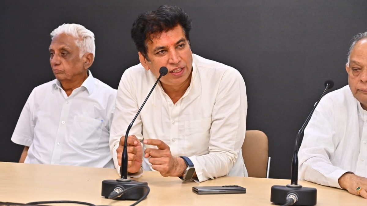 केजरीवाल के झुग्गी वालों के पक्ष में लड़ाई को कांग्रेस ने बताया "घड़ियाली आंसू", पूछे APP सरकार के कार्यकाल पर 10 सवाल