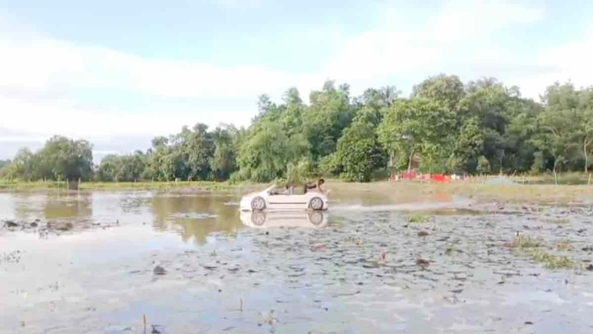 मैकेनिक ने बनाई पानी में चलने वाली कार 