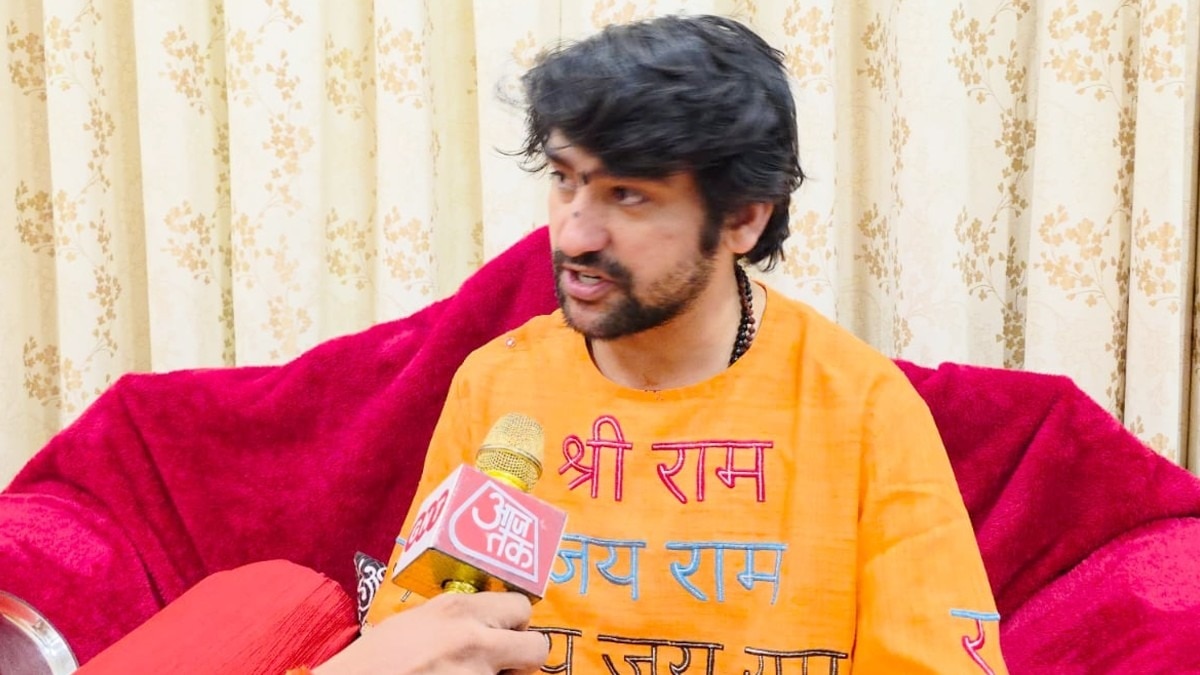 धीरेंद्र कृष्ण शास्त्री की आजतक से खास बातचीत.