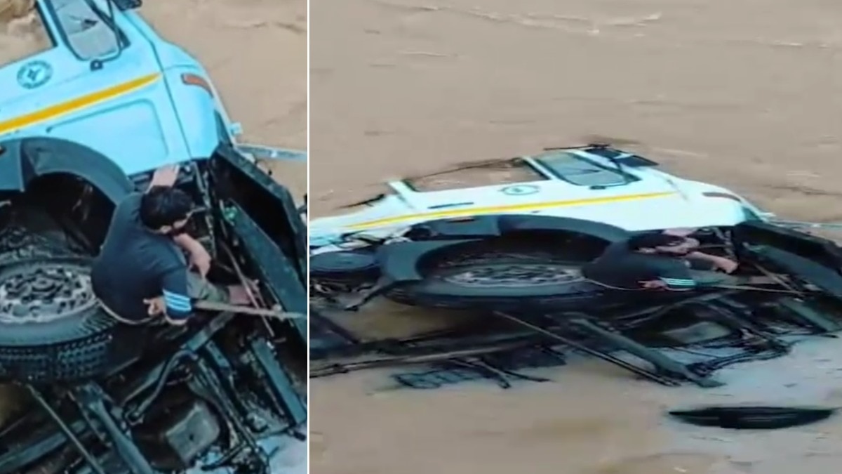 बराकर नदी में गिरी ट्रक.