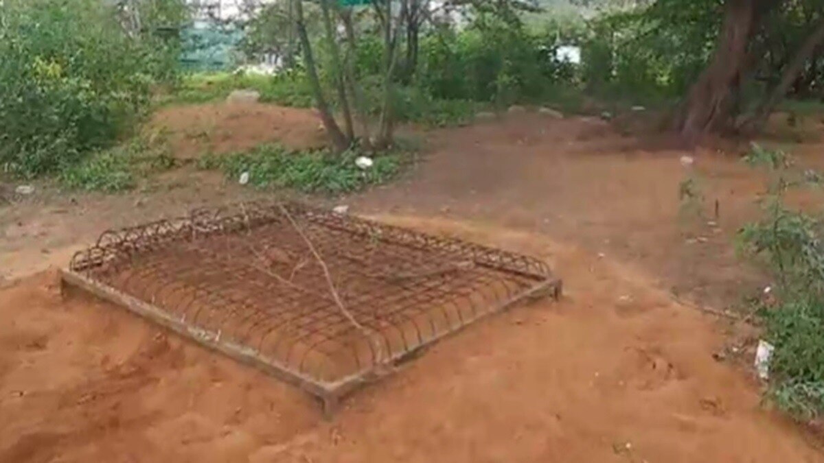  यहां महिलाओं की कब्र से चुराए जा रहे कफन