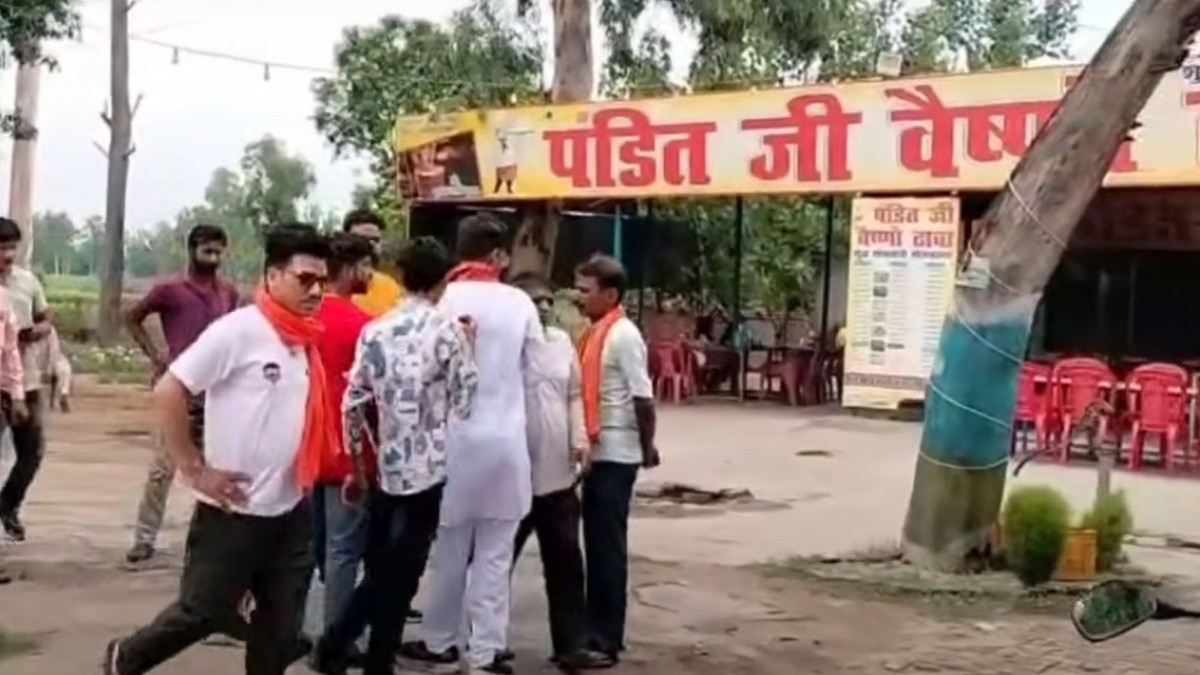 मुजफ्फरनगर में पैंट उतार पर पहचान करने के आरोप पर जमकर हंगामा हुआ. 