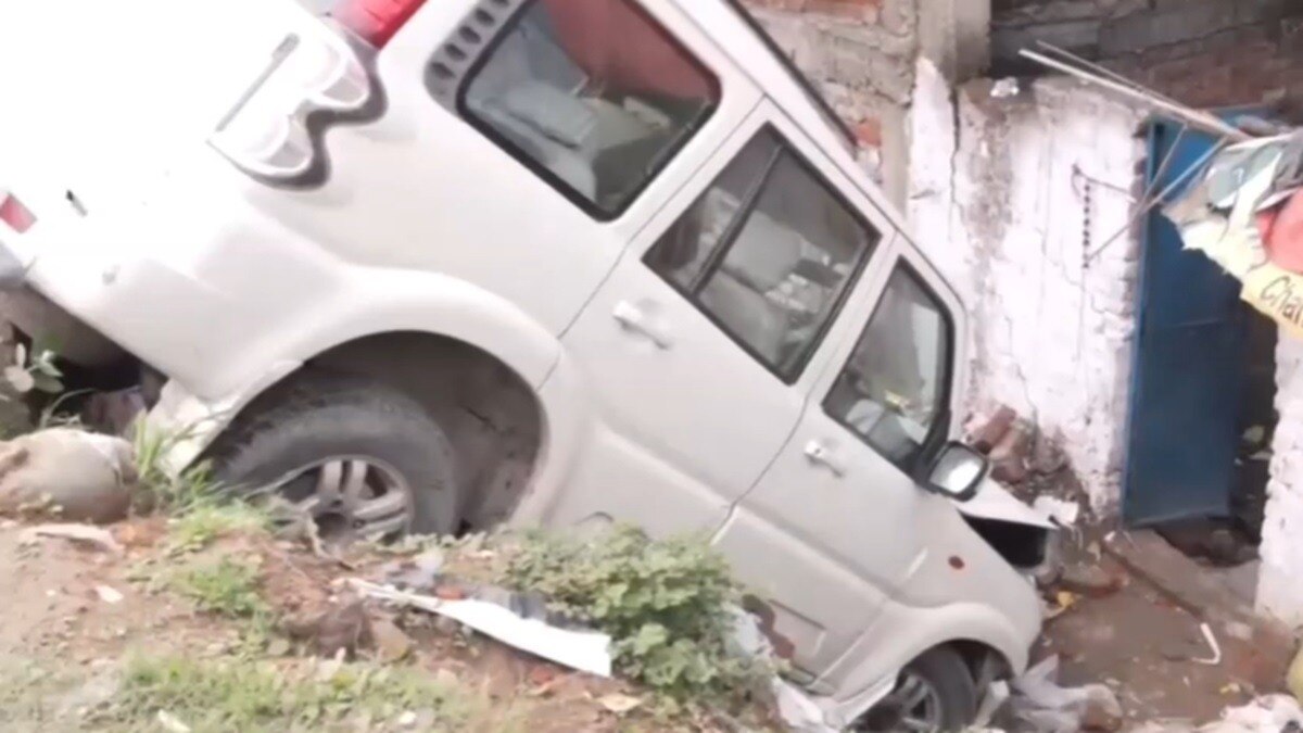  लड़की- लड़कों ने घर में घुसा दी स्कॉर्पियो