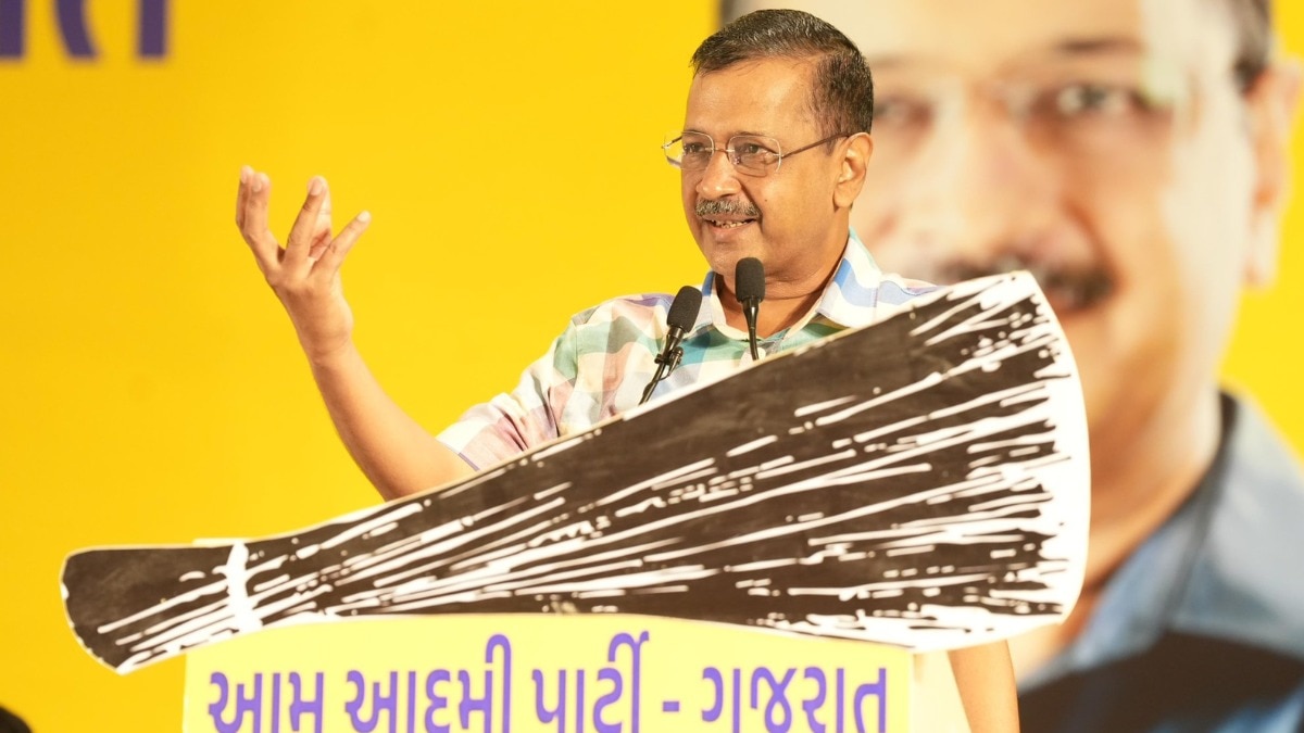 अहमदाबाद में आयोजित AAP के कार्यक्रम को संबोधित करते अरविंद केजरीवाल 