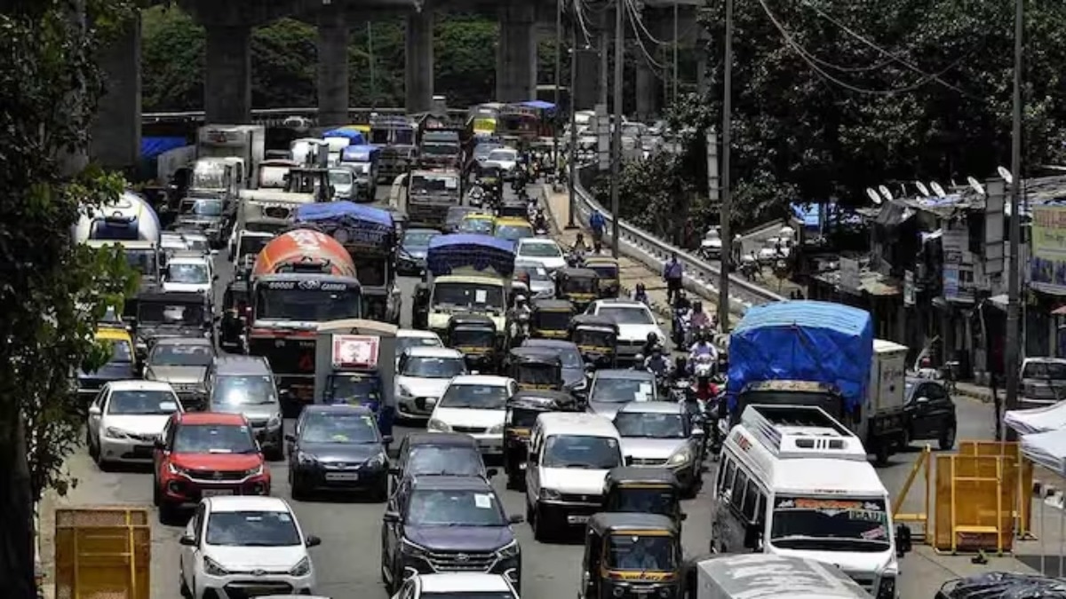 Three people died in the 8 kilometer long traffic jam in Indore