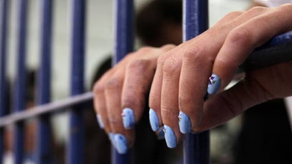 कार में रेप करती, फिर फाइव स्टार होटल ले जाने लगी, कैसे महिला टीचर ने 1 साल तक छात्र का किया यौन शोषण, पढ़िए पूरी कहानी