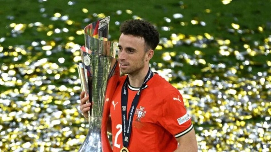 इस स्टार फुटबॉलर की दर्दनाक हादसे में मौत, कुछ दिन पहले ही हुई थी शादी - Liverpool footballer Diogo Jota dies in car accident, 2 weeks after wedding ntcpbm - AajTak