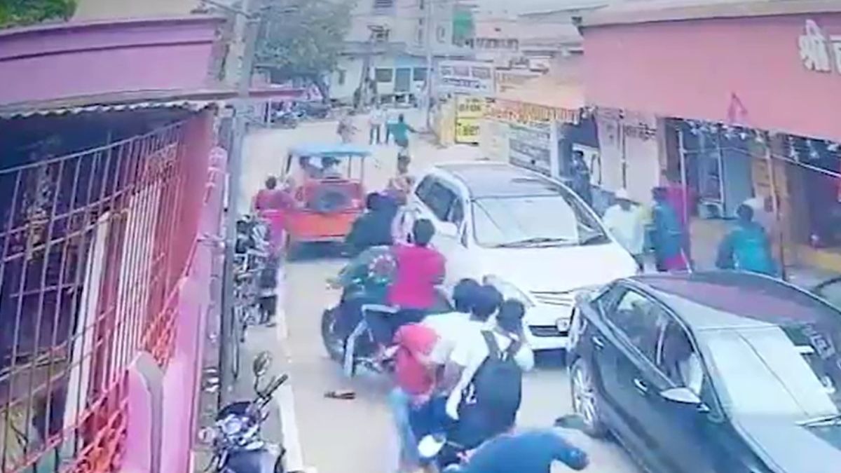 सीसीटीवी में कैद हुई चेन स्नैचिंग की घटना. 