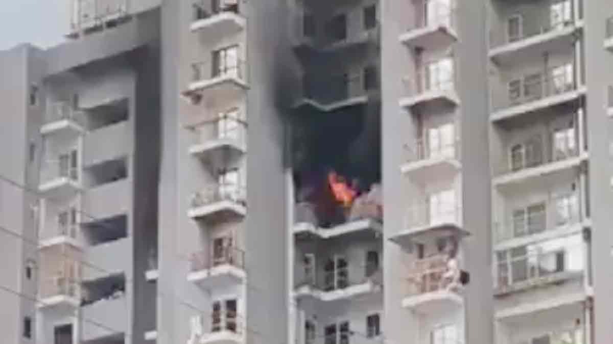 Fire broke out in a flat in May Fair Society due to AC