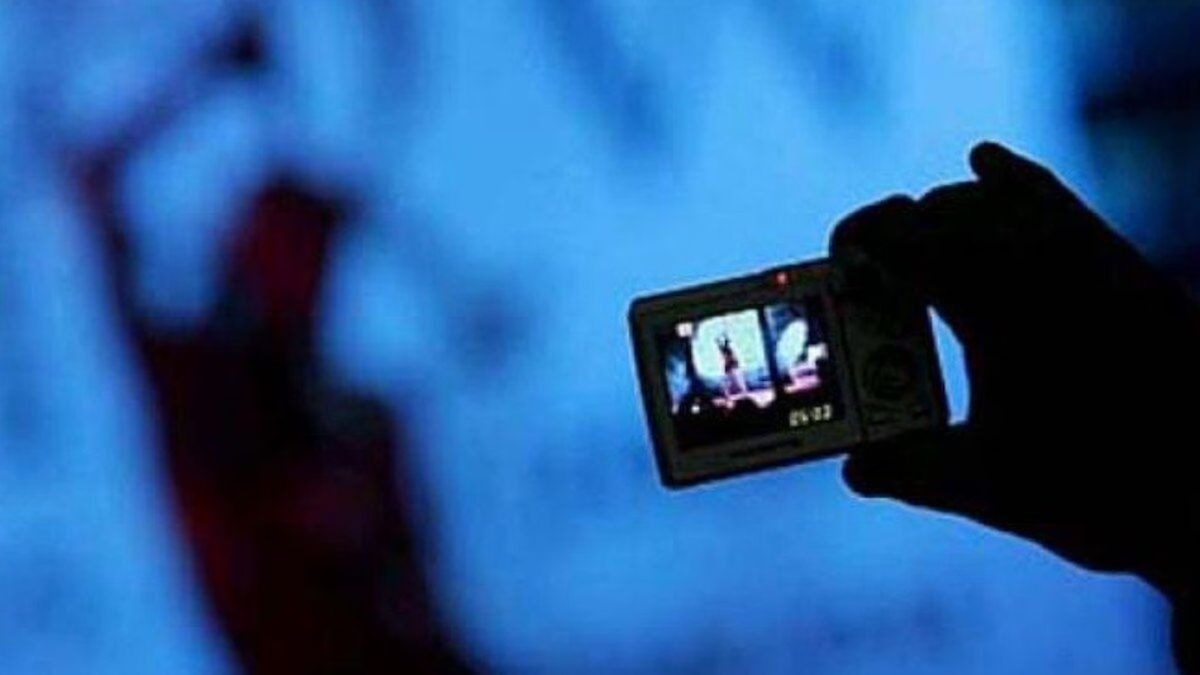 युवती का नहाते हुए बनाया वीडियो. (Representational image)