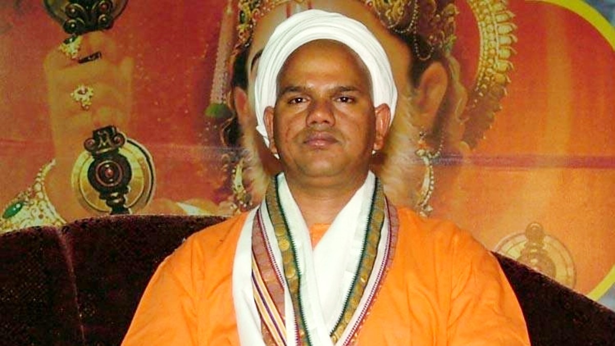 रावतपुरा सरकार उर्फ मशहूर रविशंकर महाराज. (फाइल फोटो)