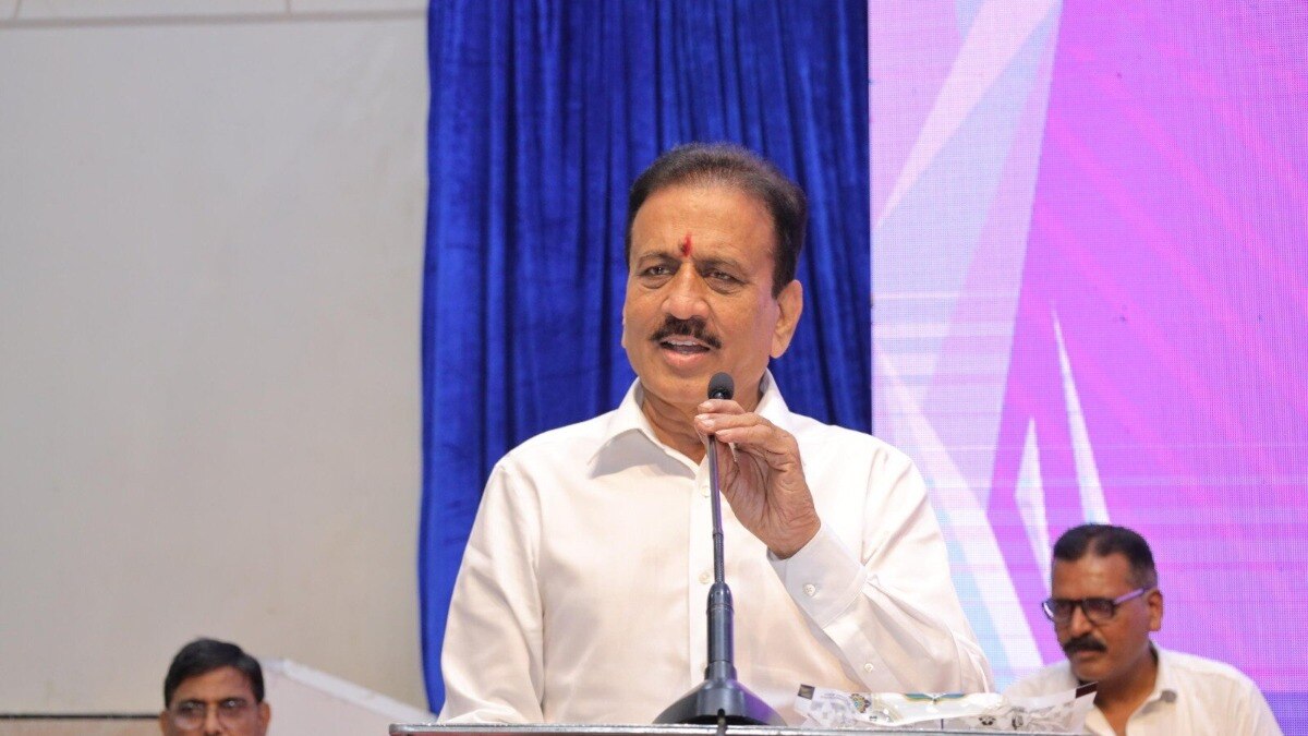 महाराष्ट्र के मंत्री और भाजपा नेता गिरीश महाजन