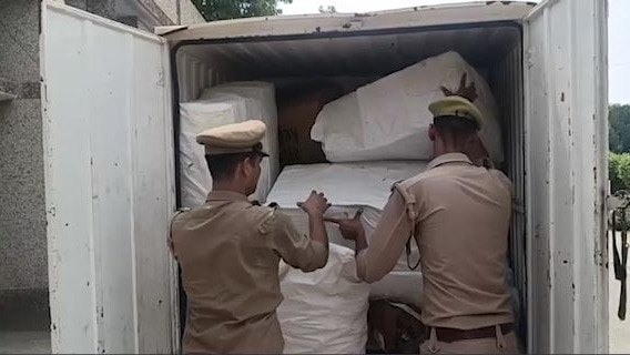 पकड़ी गई विस्फोटक से भरी गाड़ी