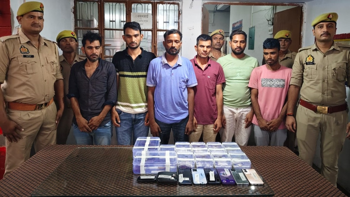 पुलिस की गिरफ्त में आरोपी.