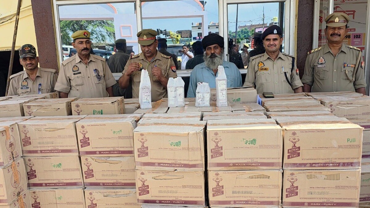 पुलिस की गिरफ्त में आरोपी.