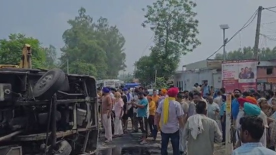 होशियारपुर में भीषण सड़क हादसा