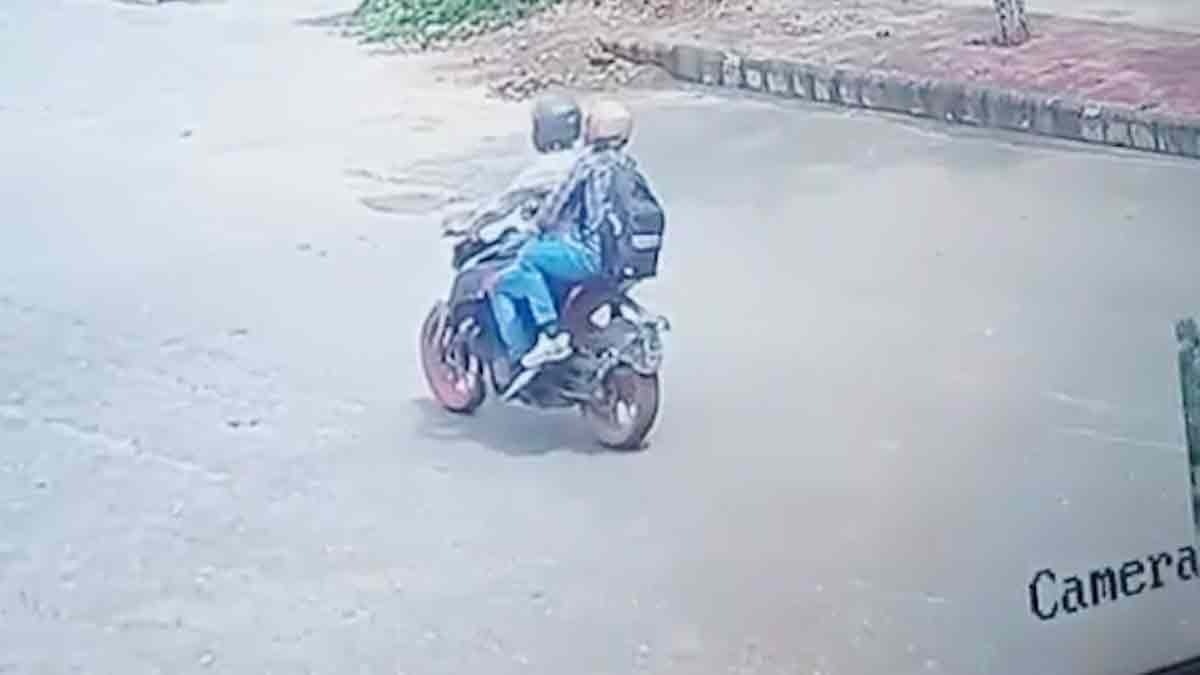 Robbery from the accountant of the market trader 