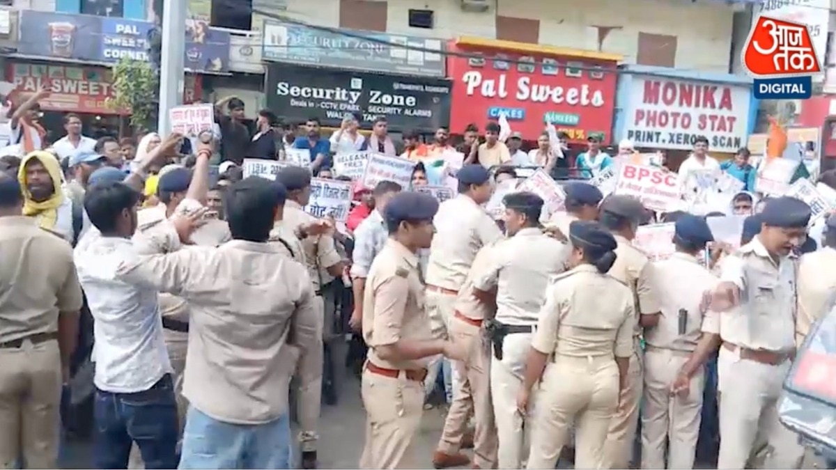 थाली बजाकर सड़कों पर उतरे BPSC अभ्यर्थी