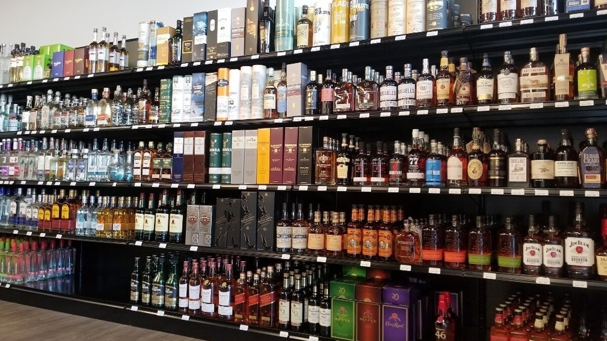 liquor shop IGI airport