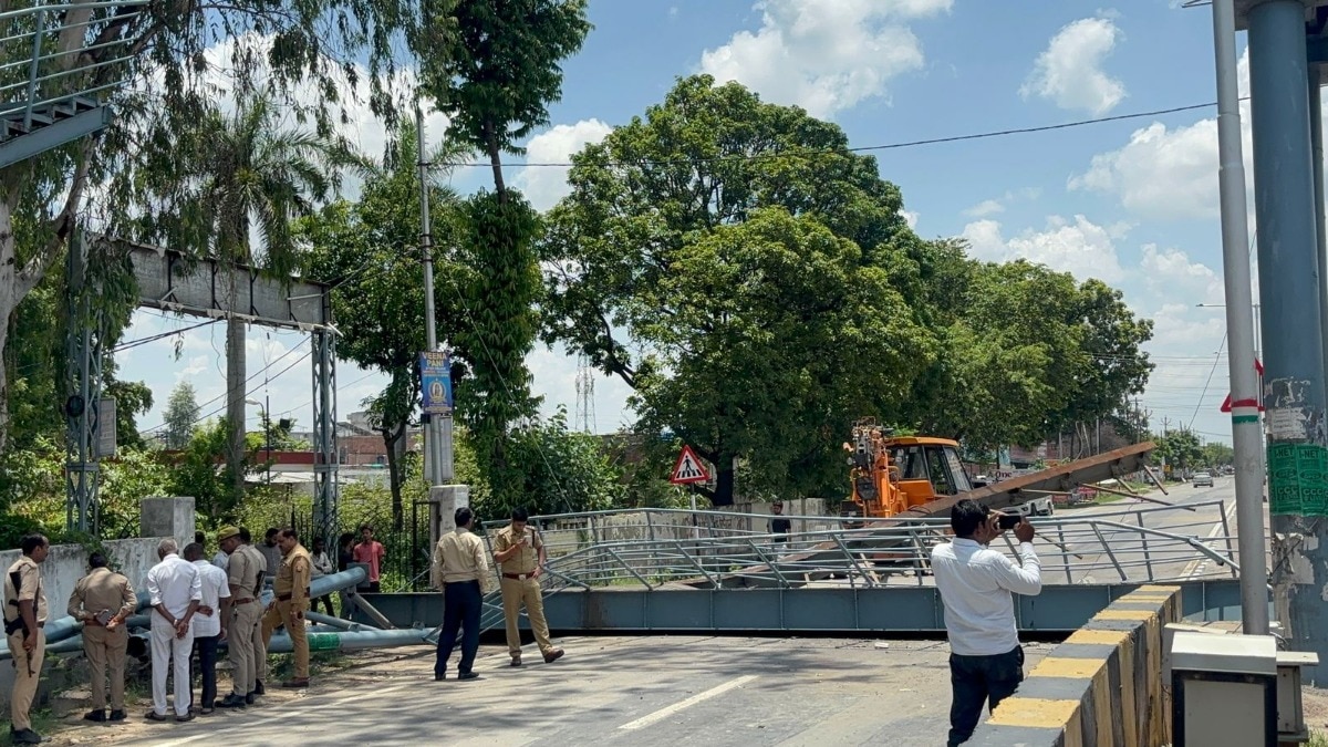 Crane hit bridge 