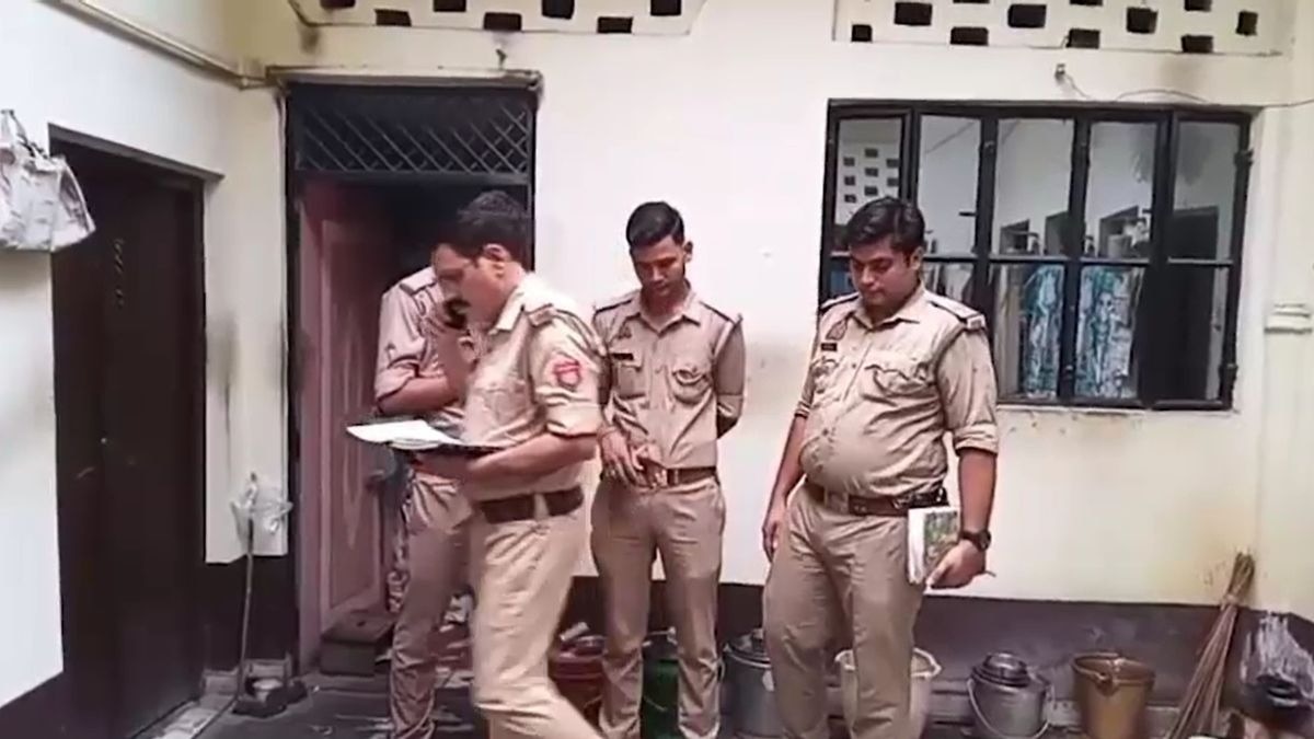 घटना के बाद जांच करने पहुंची पुलिस. (Screengrab)
