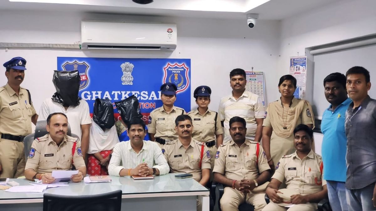 पुलिस की गिरफ्त में आरोपी. (Photo: Aajtak)