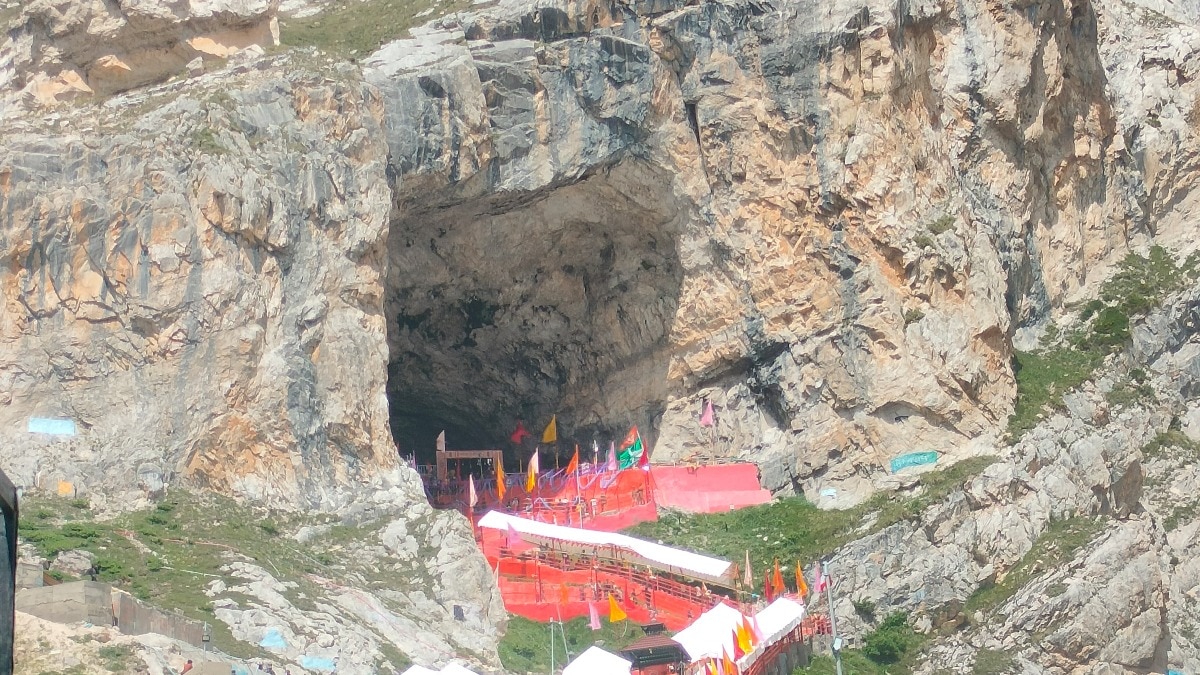 डेढ़ से 2 फीट ही बाबा बर्फानी के दर्शन 