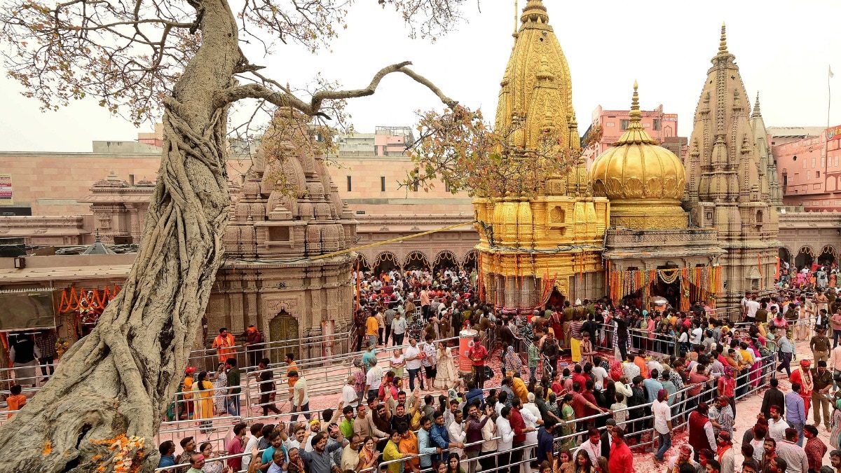 शिव मंदिरों में सावन के पहले दिन भोलेनाथ के भक्तों की उमड़ी भीड़ (फोटो क्रे़डिट - पीटीआई)