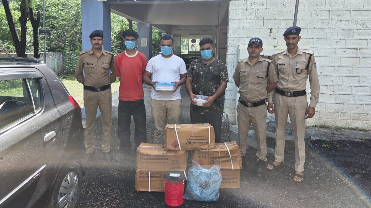 देहरादून में डायनामाइट की बड़ी खेप बरामद, 125 किलो विस्फोटक के साथ तीन गिरफ्तार (Photo: ITG/ Ankit Sharma)
