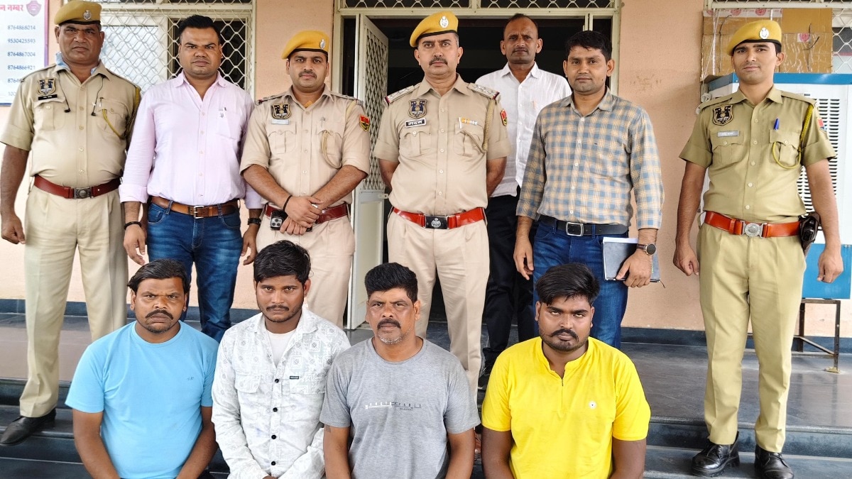 पुलिस की गिरफ्त में आरोपी.