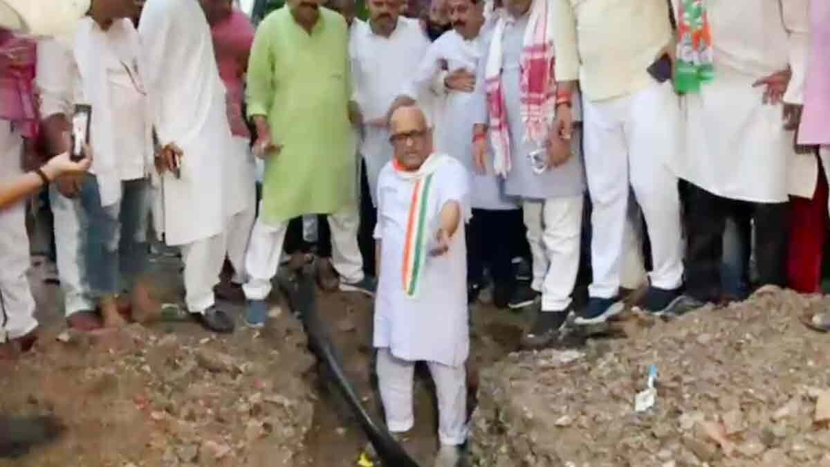 कांग्रेस नेता के खिलाफ FIR दर्ज (Photo: Screengrab)