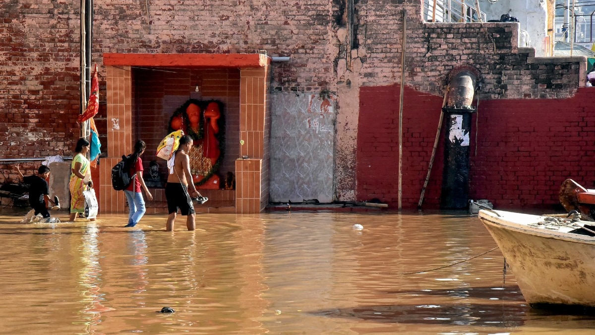 प्रयागराज में गंगा-यमुना का जलस्तर तेजी से बढ़ा (Photo:PTI)