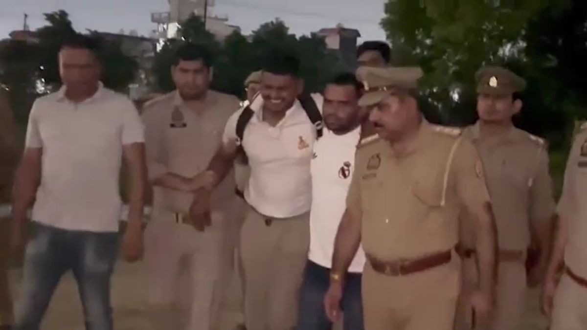एनकाउंटर के दौरान आरोपी गिरफ्तार. (Photo: Screengrab)