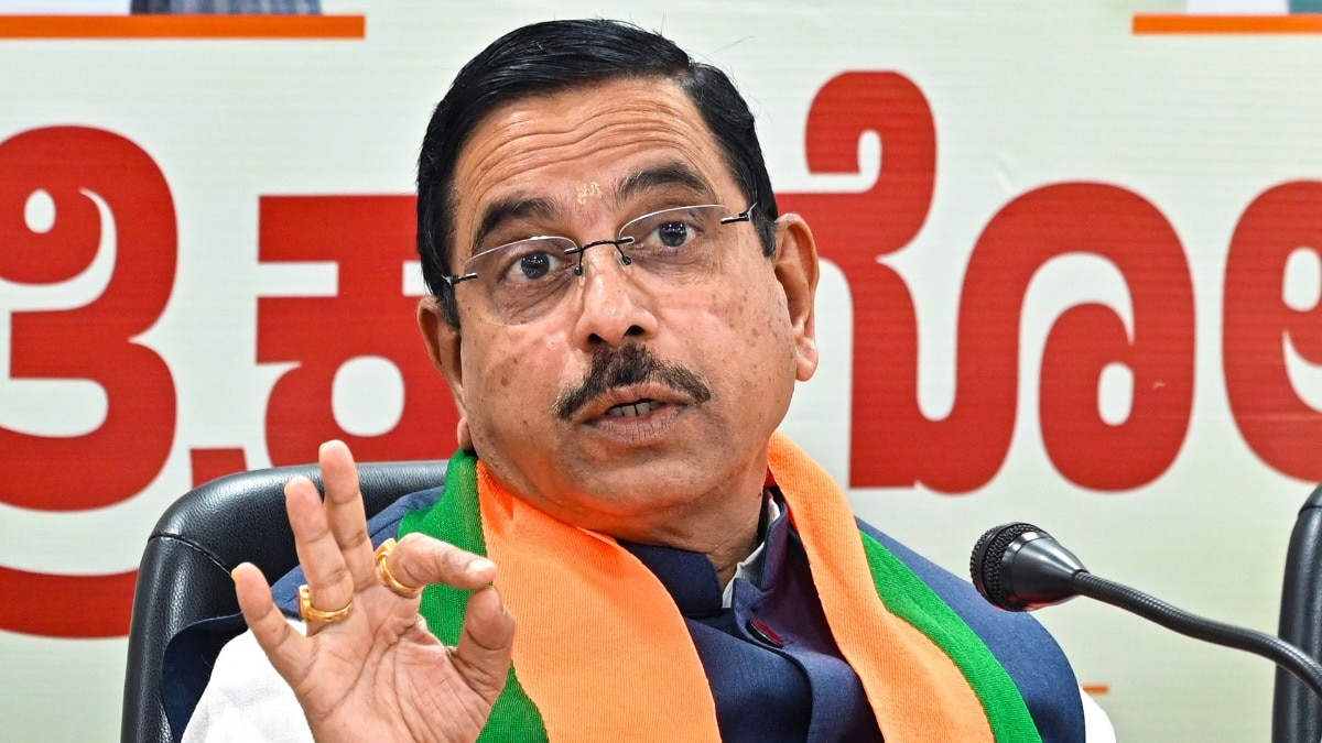 प्रह्लाद जोशी ने कर्नाटक में कांग्रेस पर लगाया खुद के विधायकों का हॉर्स ट्रेडिंग करने का आरोप (Photo:PTI)