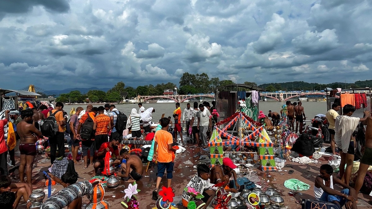 सावन का पहला सोमवार... हरिद्वार और शिव मंदिरों में कांवड़ियों की भारी भीड़, गंगाजल लेने उमड़ा जनसैलाब, VIDEO