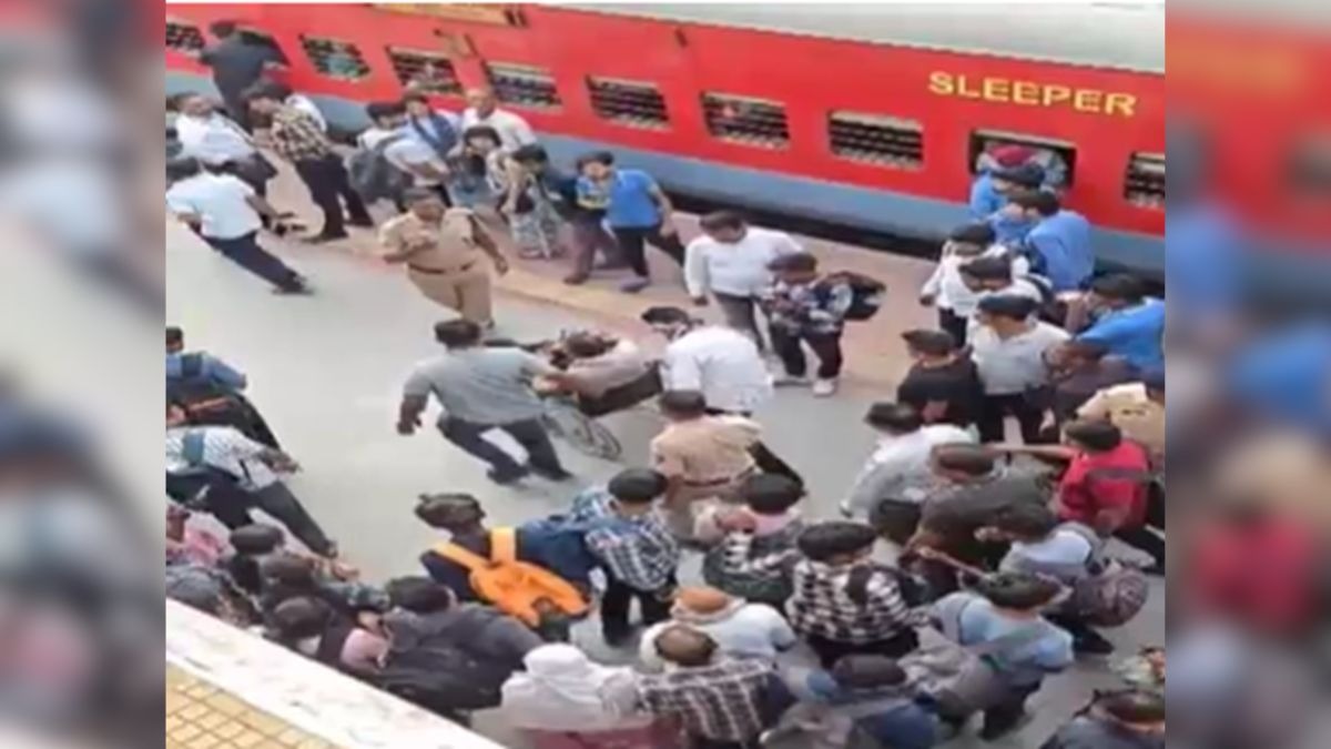 Crowd on railway station