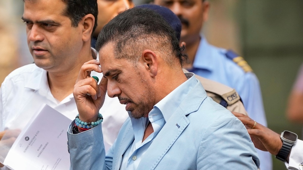 मनी लॉन्ड्रिंग केस में रॉबर्ट वाड्रा से ED की पूछताछ (Photo:PTI)