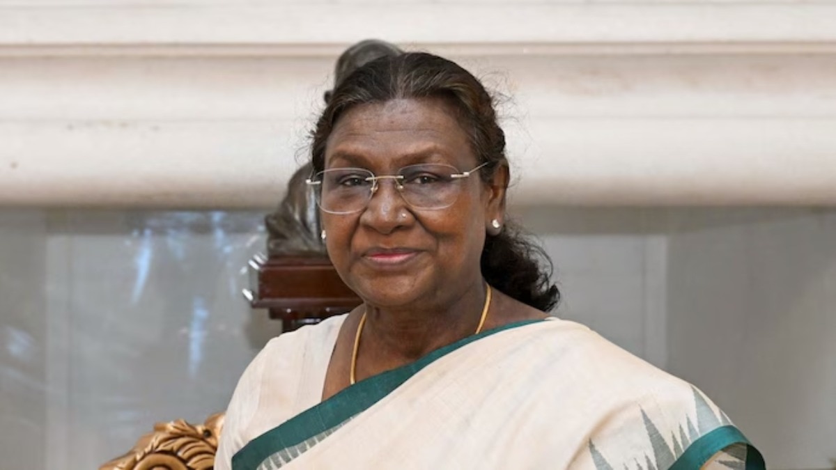 राष्ट्रपति द्रौपदी मुर्मू ने बालासोर में आत्मदाह करने वाली छात्रा से मिलकर जाना हालचाल (Photo:PTI)