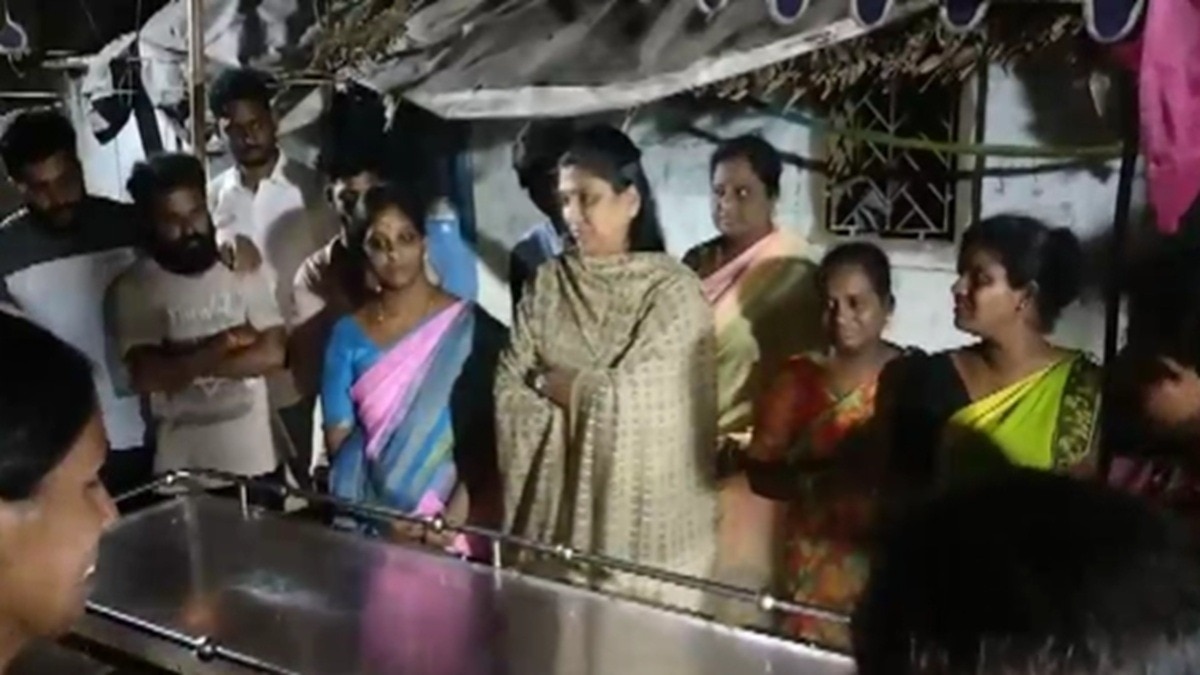 crowd around dead body